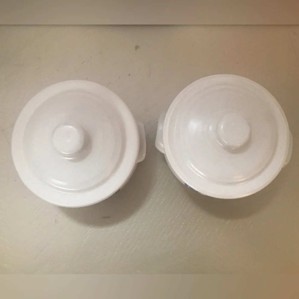 Pfaltzgraff Yorktowne 305Y‎ Individual Casserole/Chowder Bowls with Lids Pair